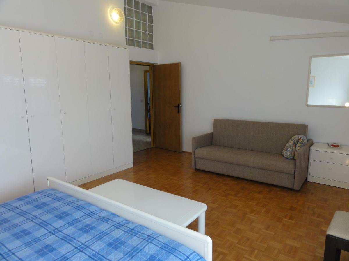 Nice And Cozy Apartment Ferry In Medulin Exterior photo